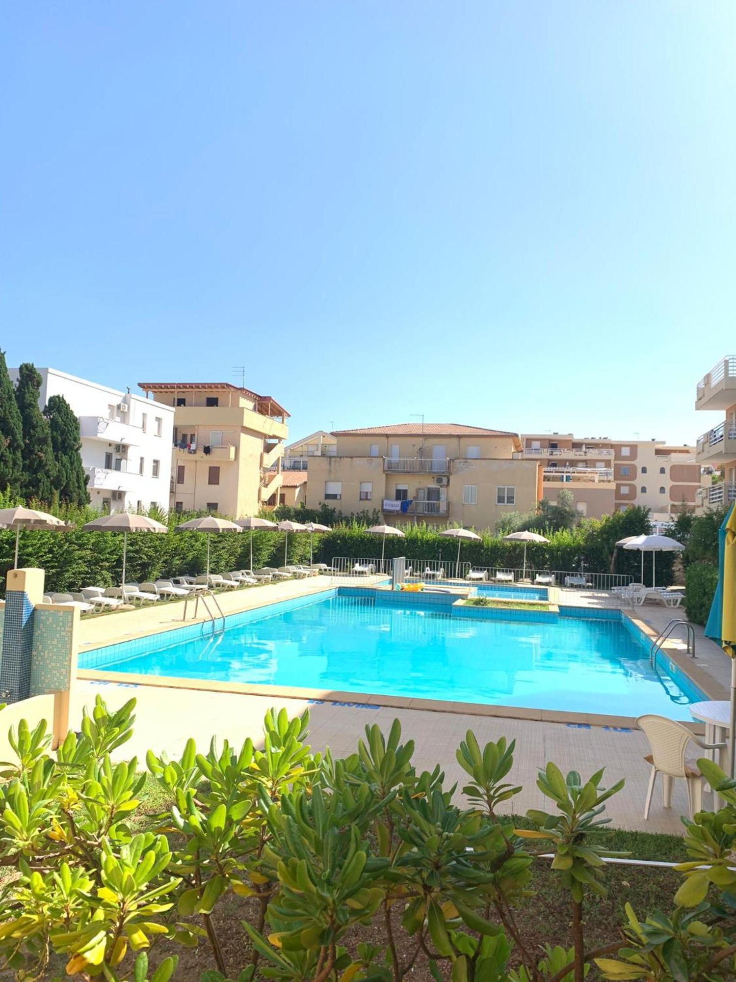 Residence Buganvillea Алгеро Екстериор снимка